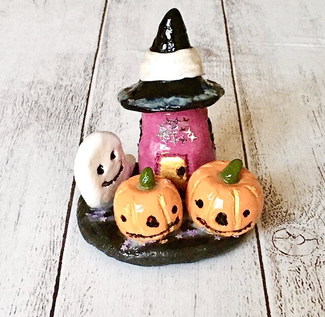 帽子の屋根のお家とパンプキンハロウィンの画像1枚目