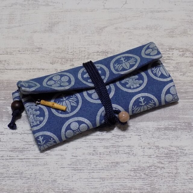 道中財布　ロールバッグ　洗い加工デニム紺地製　家紋松竹梅　銀