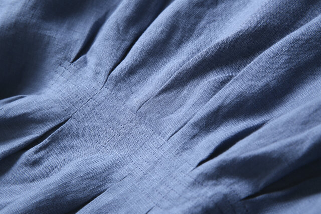 おしゃれ印象になる大人のリネンブラウス フレアブラウス 長袖 三色 ブルー 200902-3 | iichi ハンドメイド・クラフト作品