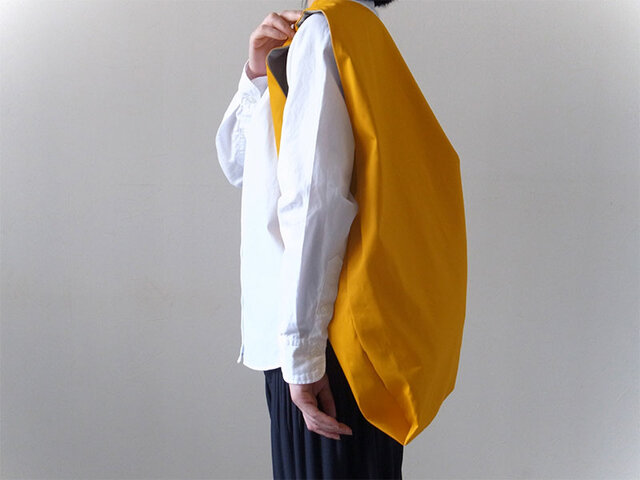 Bicolor Cloth Bag (マスタード):カレン クオイルの画像1枚目