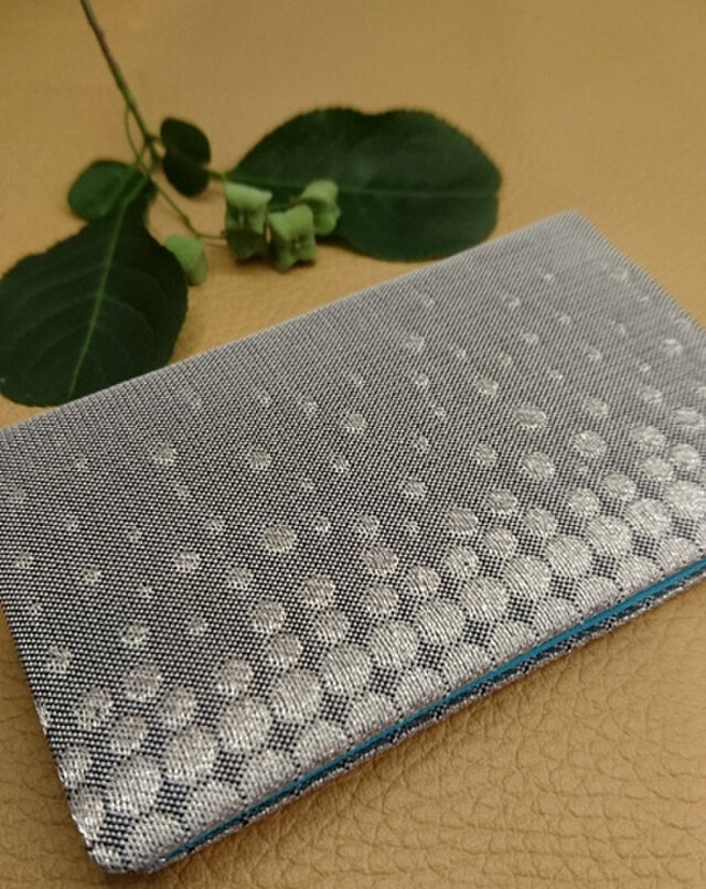 絹織物西陣織名刺・カード入れ グレー地に銀糸水玉　中地ブルー