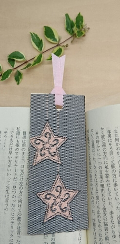絹織物西陣織しおり 星 グレー地にピンク Iichi ハンドメイド クラフト作品 手仕事品の通販