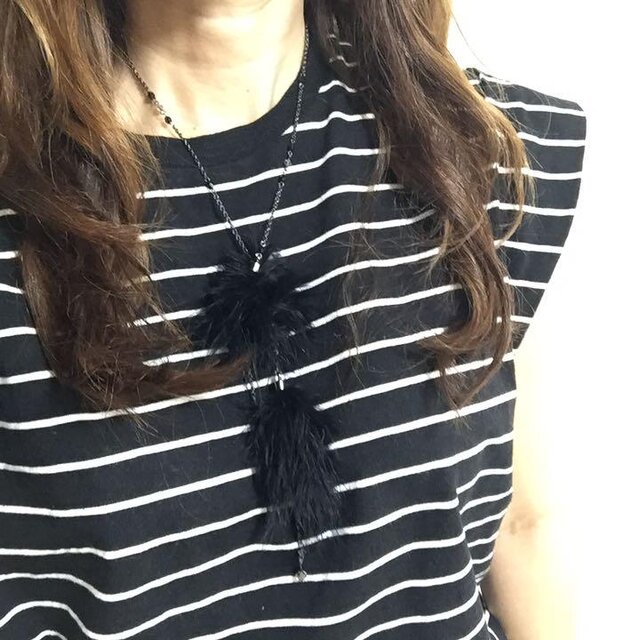 SALE = ファーとビーズのラリエットの画像1枚目
