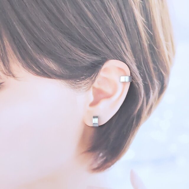 【再販】〈軽い〉〈痛くない〉〈挟めるだけ〉2wayシルバーフラットリングイヤリング・イヤーカフ〈直径約11㎜幅約5㎜〉(両耳用)