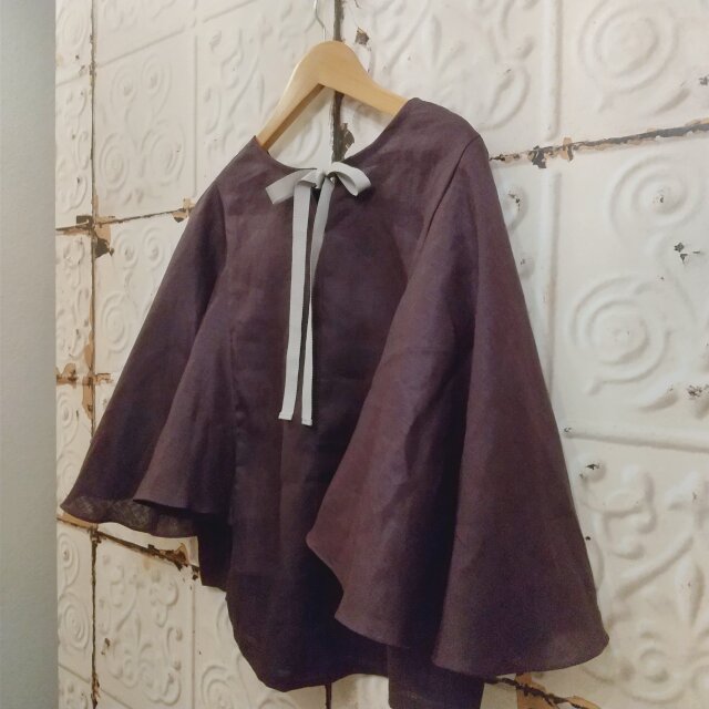 キレイなパープルリネンのフレアスリーブトップス