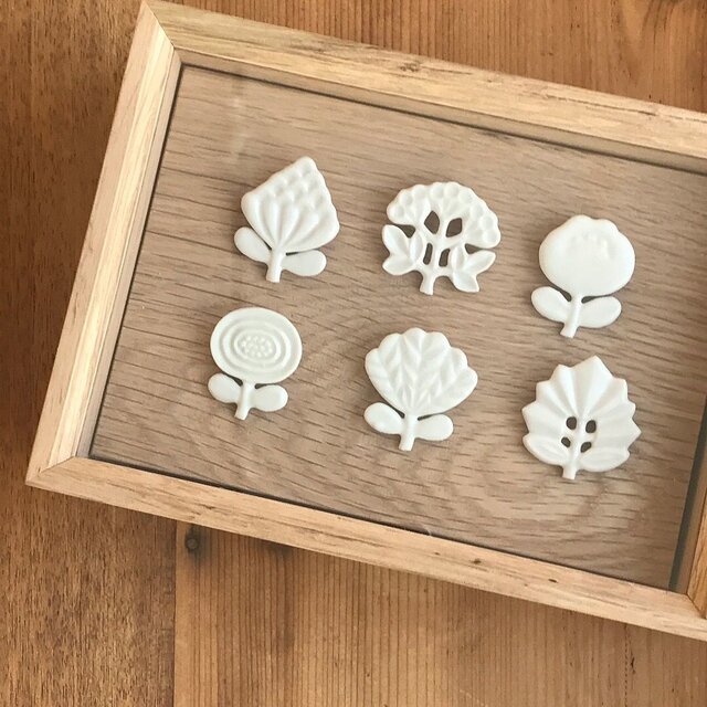 白磁ブローチ(3)の画像1枚目