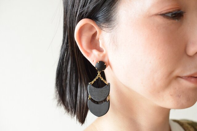 【レザーピアス/イヤリング 】Kite〝black〟の画像1枚目