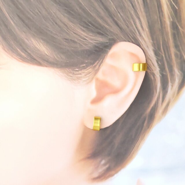 【再販】〈軽い〉〈痛くない〉〈挟めるだけ〉2wayゴールドフラットリングイヤリング・イヤーカフ〈直径約11㎜幅約5㎜〉(調節可)