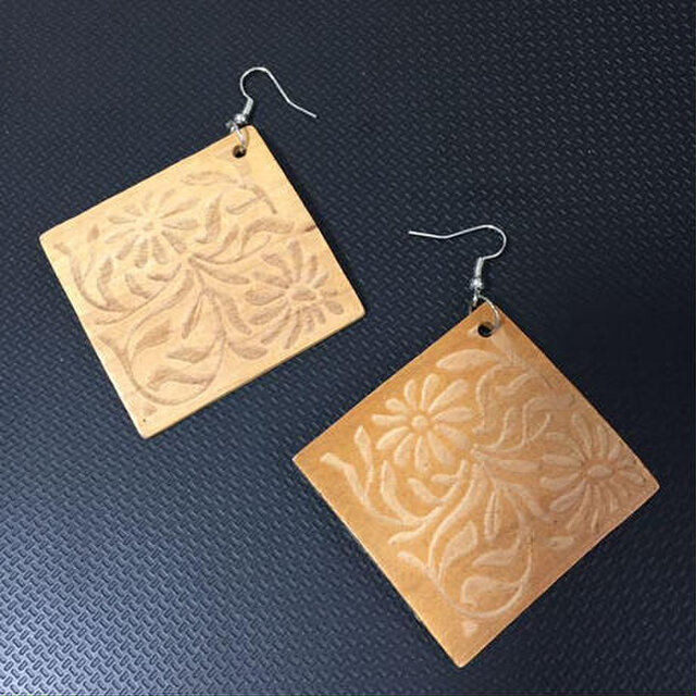 SALE = 木製ピアスの画像1枚目