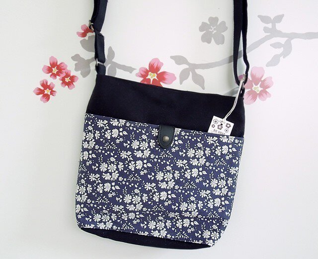SALE!!リバティ帆布ショルダーバッグ(capel)の画像1枚目