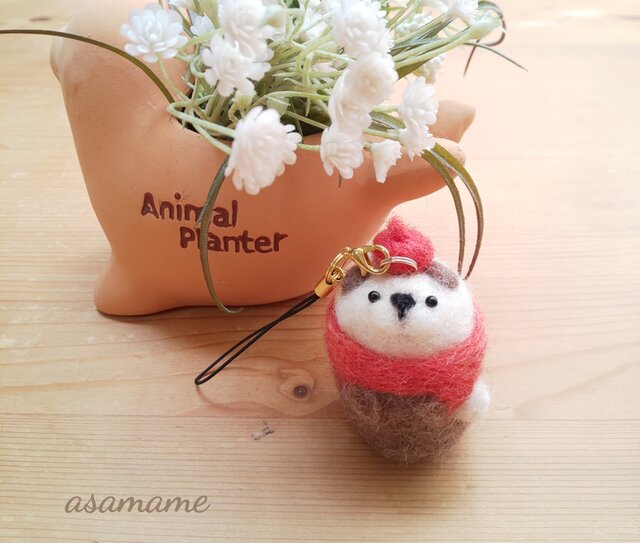 マフラーをしておでかけ つぶらな瞳の小さなラッコさん 羊毛フェルト ピンクの画像1枚目