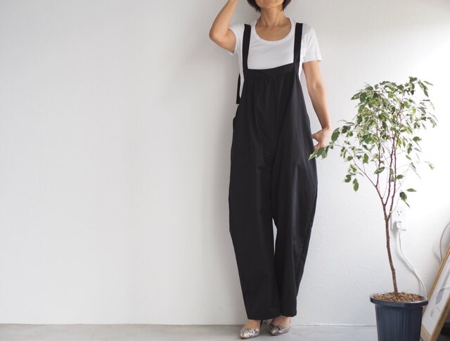 ギャザーコットンのサロペットパンツ ブラック No.74−01の画像1枚目