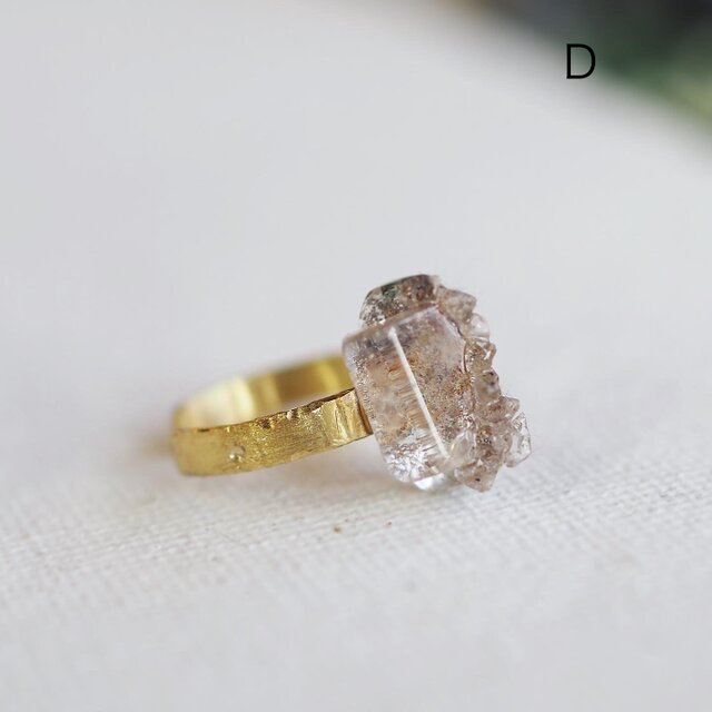 砂糖菓子みたい♪鉱物を感じるガーデンクォーツ ・イヤーカフ（D）