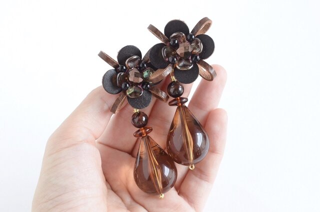Flower Petal〝brown〟【レザーピアス/イヤリング】の画像1枚目