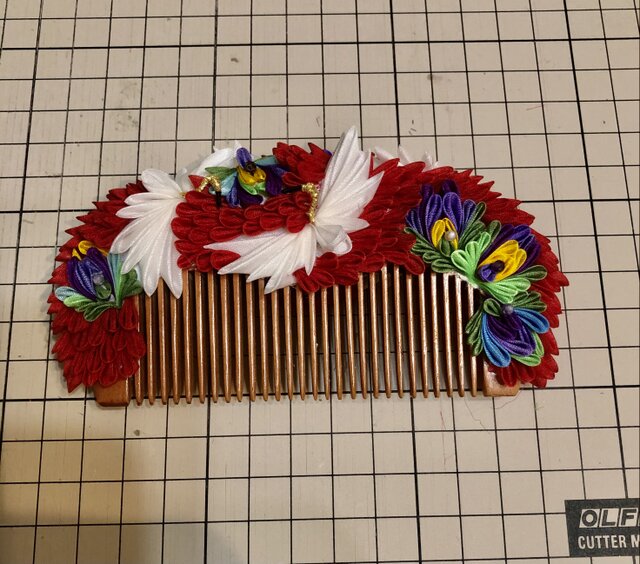 つまみ細工 花櫛(祝い孔雀鶴)七五三用髪飾り 縁起物 | iichi 日々の