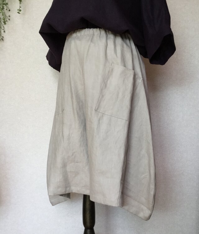 マッシュルーム色リネン100%のバルーンキュロット