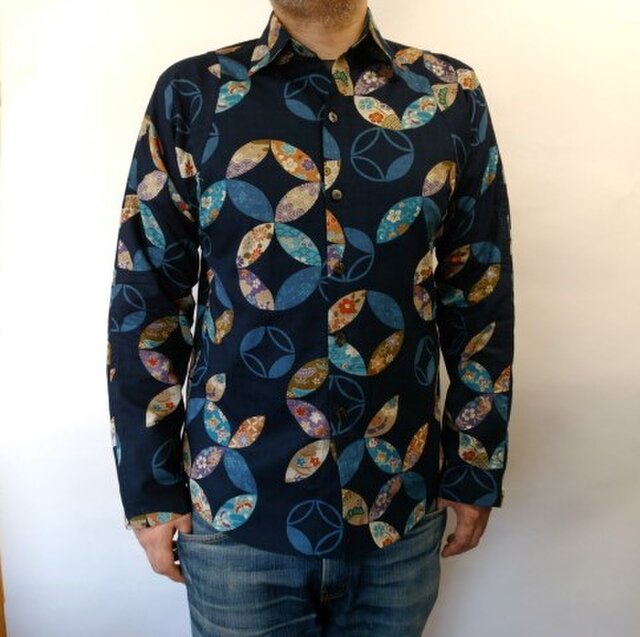 長袖和柄シャツ(七宝散し文様)の画像1枚目