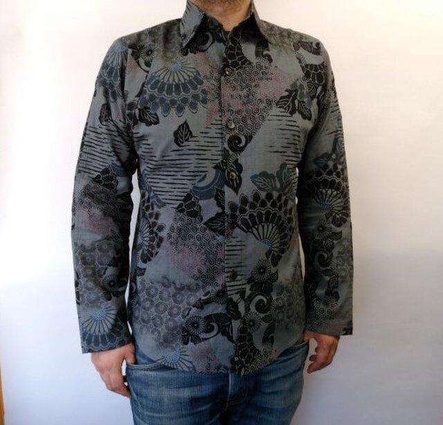 長袖和柄シャツ(伊勢型紙裂取)の画像1枚目