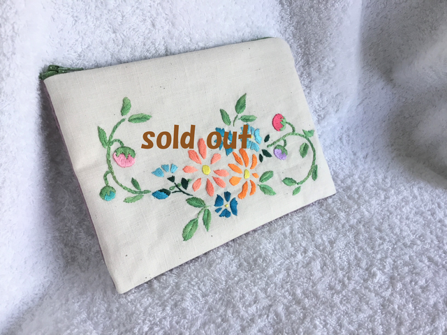 花刺繍のフラットポーチ~セピアパープル~の画像1枚目