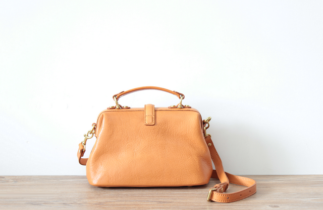 本革 クラシックモダンレザードクターズバッグ 上品なお出かけスタイル