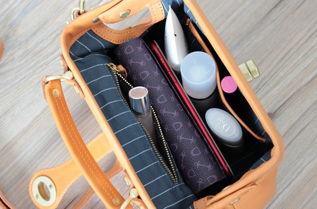 本革 クラシックモダンレザードクターズバッグ 上品なお出かけスタイル