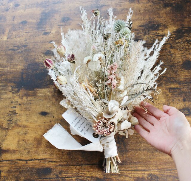 六花」スワッグ パンパスグラスとくすみピンク系草花のスワッグ