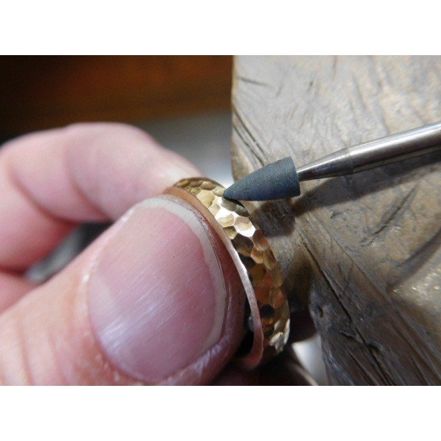 結婚指輪 手作り（鍛造＆彫金）ゴールド製 シンプルな甲丸デザイン