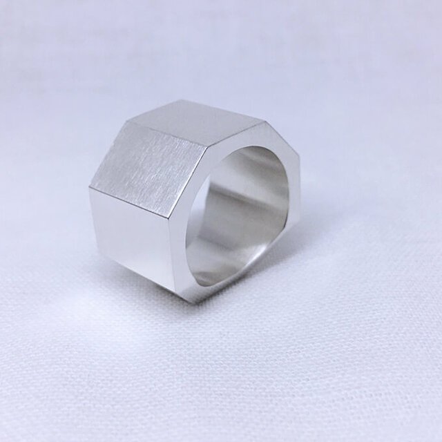 ごついオクタゴン(八角形)のシルバーリング、オールマットの画像1枚目
