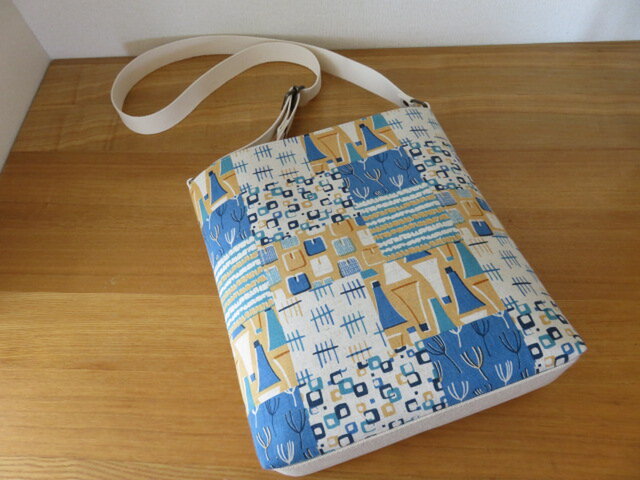 北欧風パッチワーク柄生地のシンプルショルダーバッグ | iichi