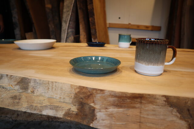 一枚板カフェテーブル 一枚板 ダイニングテーブル 栃 ナチュラル お洒落 カフェ