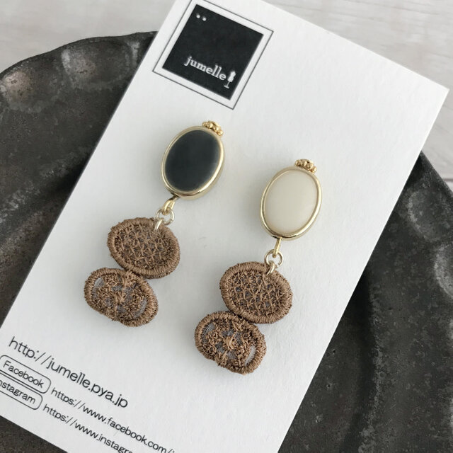 ビーズ×刺繍レース3wayマグネットピアス/ ブローチ/マスクチャーム(ブラウン)【受注制作】の画像1枚目