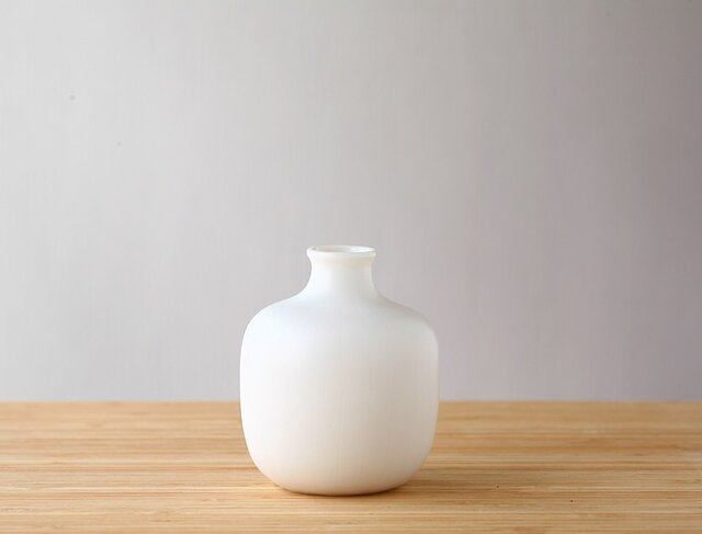 白い磁器の四角い一輪挿し (花器、フラワーベース、花瓶) | iichi 日々