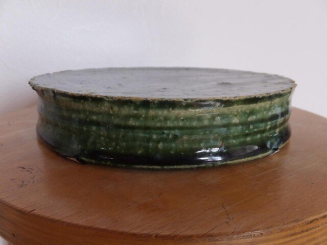 織部縁鉄台皿 | iichi 日々の暮らしを心地よくするハンドメイドや