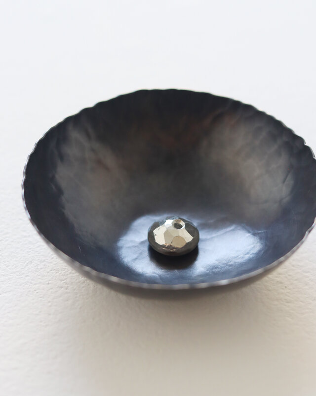 ころりとした錫のお香立て [ 香鉢 ] | iichi 日々の暮らしを心地よく