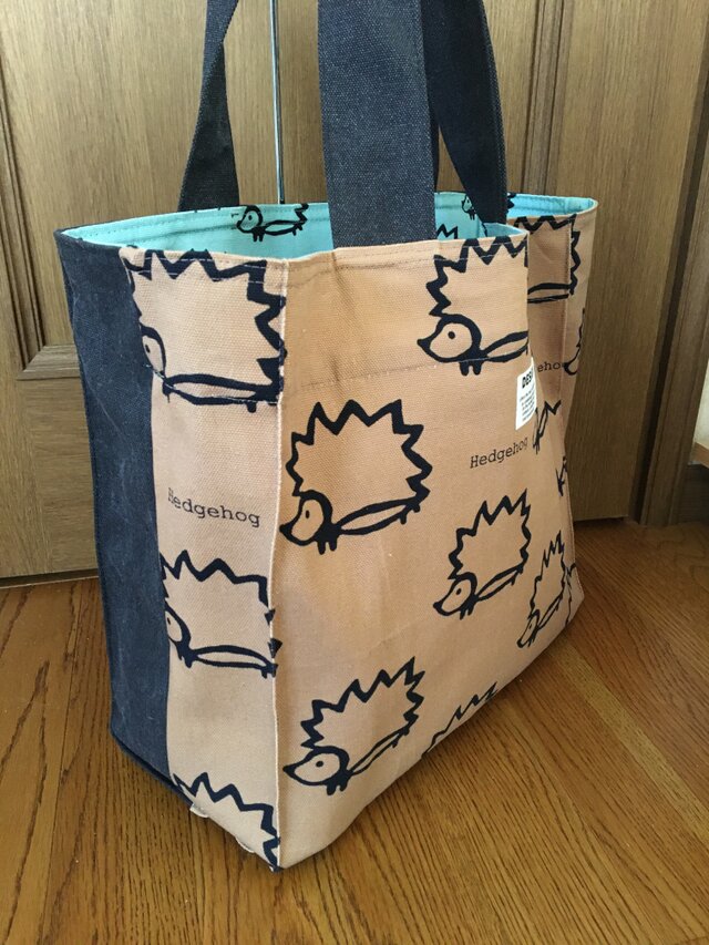 針ネズミ柄リクエストコーナー　ハンドメイド ハリネズミ柄・・たっぷり入るフリーバッグ(手提げ、肩掛け) | iichi