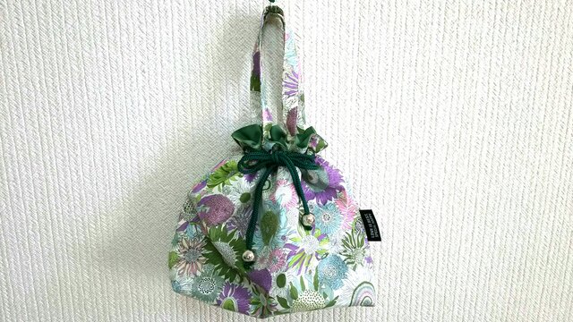 リバティスザンナの巾着型バックの画像1枚目