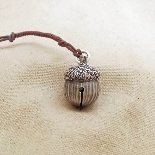 銀製の鈴『どんぐり・レッドオーク』(シルバー925) 縁起物・お守り・魔