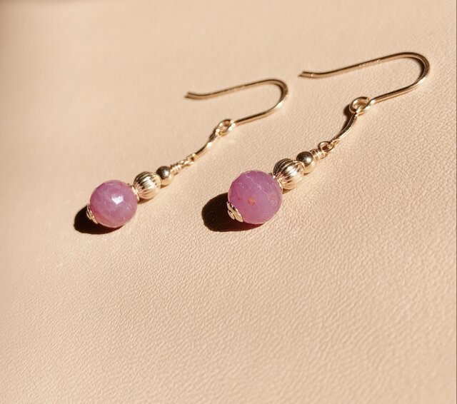 ラウンドコルゲート14kgf天然石ルビーピアス | iichi 日々の暮らしを