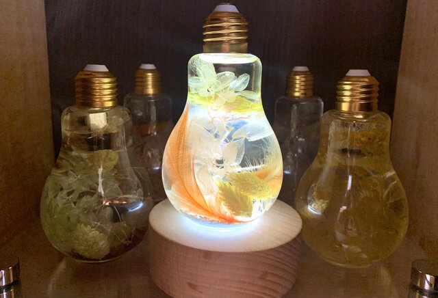 電球ハーバリウム 春の訪れ LEDライトセット | iichi 日々の暮らしを