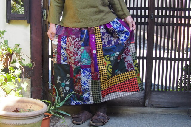 K様ご予約品☆大人のお出かけスカート☆銘仙パッチでレトロモダン♪80㎝丈の画像1枚目