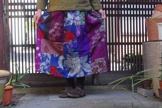 古布リメイク☆大人のお出かけスカート☆ふわふわ銘仙パッチでレトロモダン♪78㎝丈の画像1枚目
