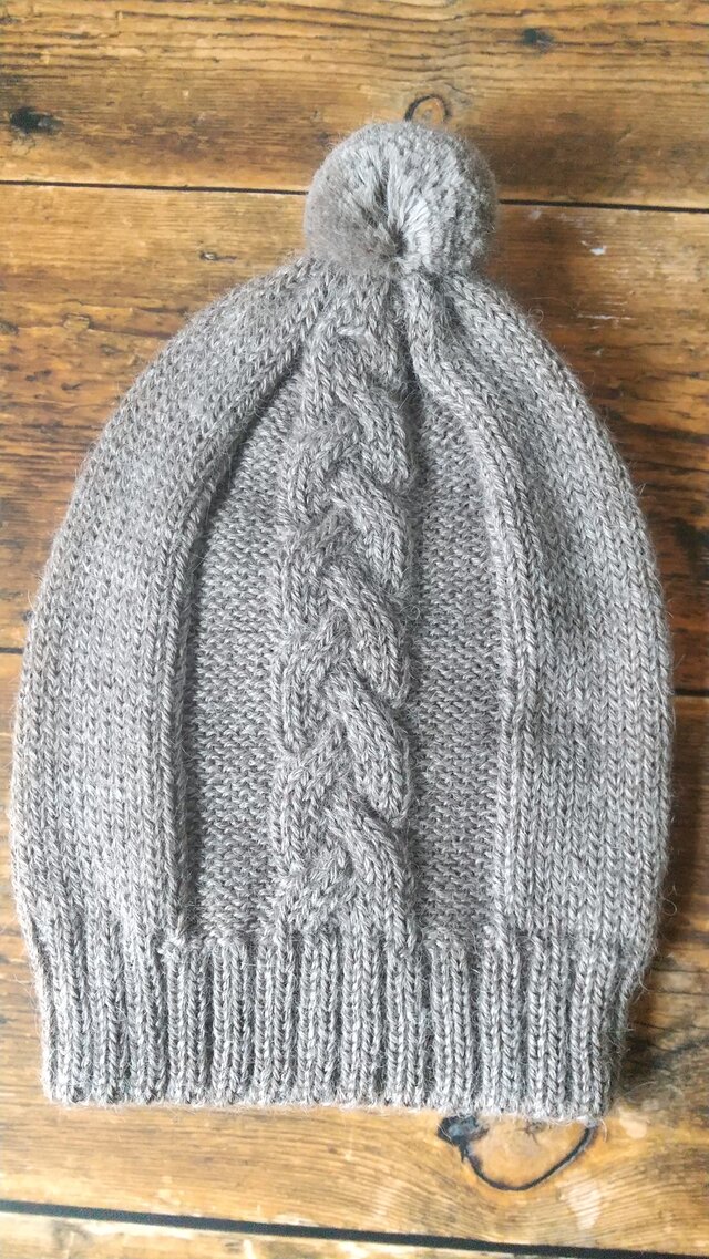 <KIDS>　100％ベビーアルパカ　ケーブル編みニット帽　ダークベージュ