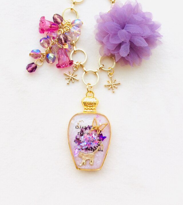 香水瓶バッグチャーム 猫と蝶（夜気に咲く華）