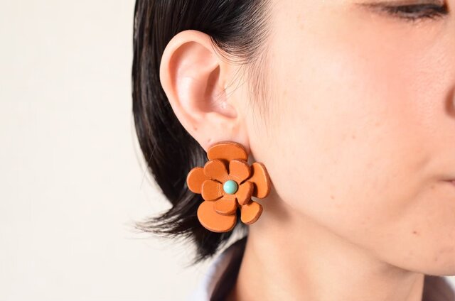 Blossom〝camel〟【レザーピアス/イヤリング】の画像1枚目