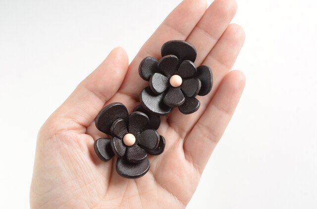 Blossom〝brown〟【レザーピアス/イヤリング】の画像1枚目