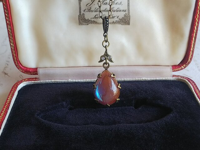 サフィレット Pear(18×13㎜)真鍮古美 クラシカルネックレスの画像1枚目