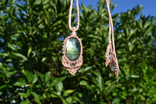 ラブラドライトマクラメペンダントネックレスlabb004 | iichi 日々の ラブラドライトマクラメペンダントネックレスlabb004 | iichi 日々の