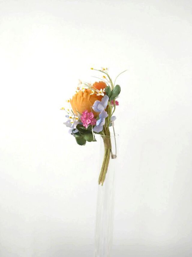 小花にまみれたラナンキュラス オレンジ色 薄絹製 コサージュ Iichi ハンドメイド クラフト作品 手仕事品の通販