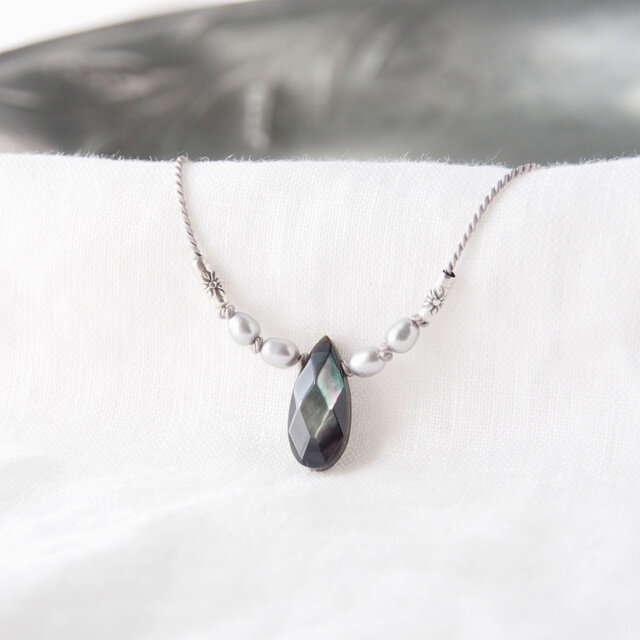 【Sale】Black×Silver Shine Short Necklaceの画像1枚目