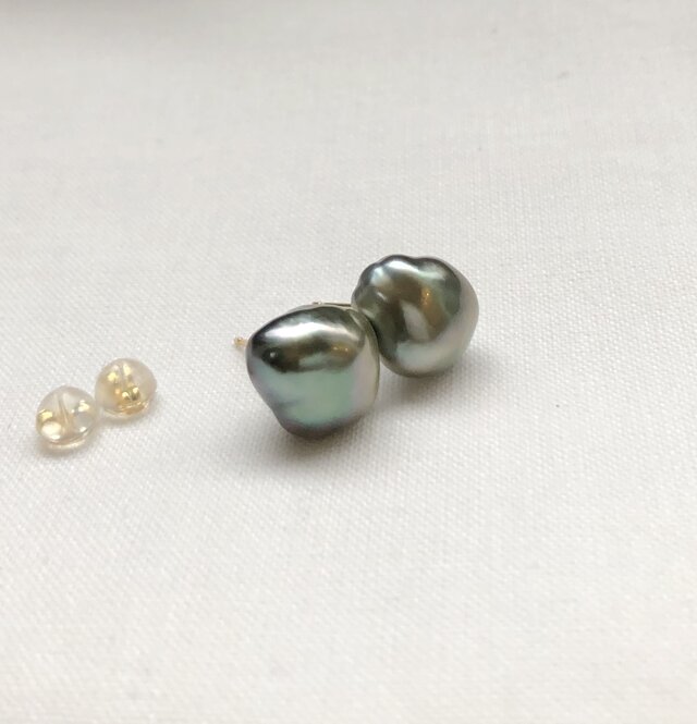 K18 タヒチ 黒蝶ケシパール ピアス 10〜11mm | iichi 日々の暮らしを ...